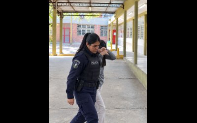 Denuncian agresión de una policía contra un periodista durante una cobertura en el Perrando